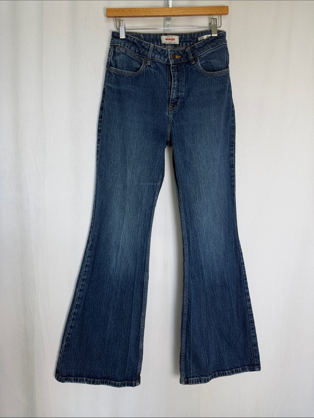 Wrangler Women's High Rise Fierce Flare Jeans Size 27 (4) Dark Wash Embroidered - Picture 4 of 12
